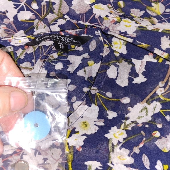 George Blouse - Picture 3 of 11